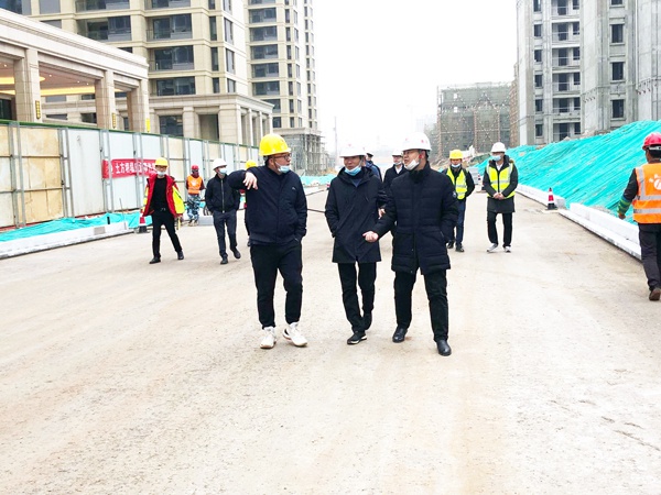 南昌市政建設(shè)集團(tuán)對市政公用城周邊市政道路項目進(jìn)行質(zhì)量安全進(jìn)度大檢查6002.jpg