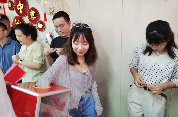 共青團(tuán)南昌市政建設(shè)集團(tuán)有限公司委員會(huì)舉辦了“承傳統(tǒng)文化，享團(tuán)圓美滿”中秋主題活動(dòng)6913.jpg