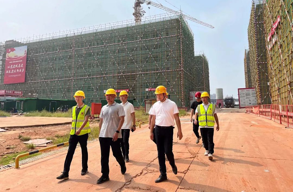 徐旭前往杭州路、新建職校等項(xiàng)目調(diào)研慰問(wèn)