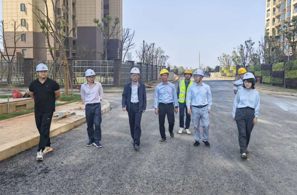 鄭學(xué)平到秦坊安置房項目、杭州路項目調(diào)研