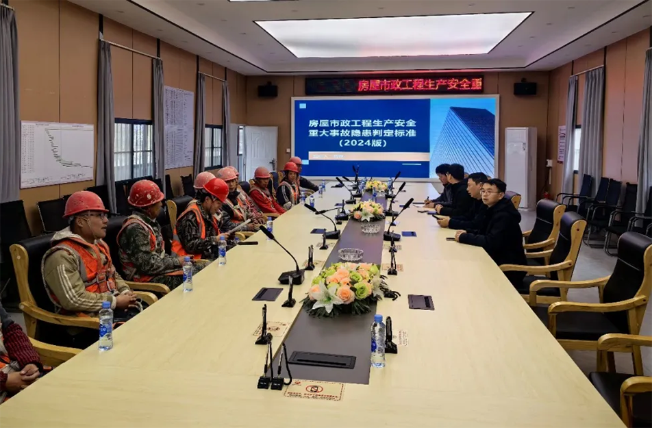 高處作業(yè)安全培訓(xùn)｜腳手架搭設(shè)、防墜落措施與事故警示教育